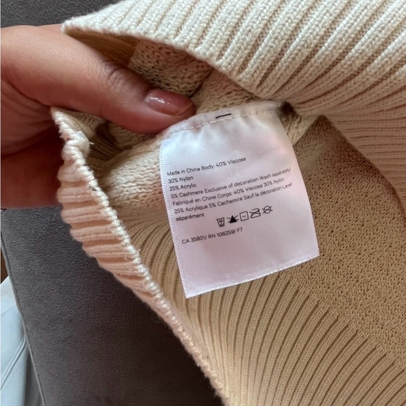 Lululemon Athletica Cream Crew Neck Sweater - Picture 6 of 6